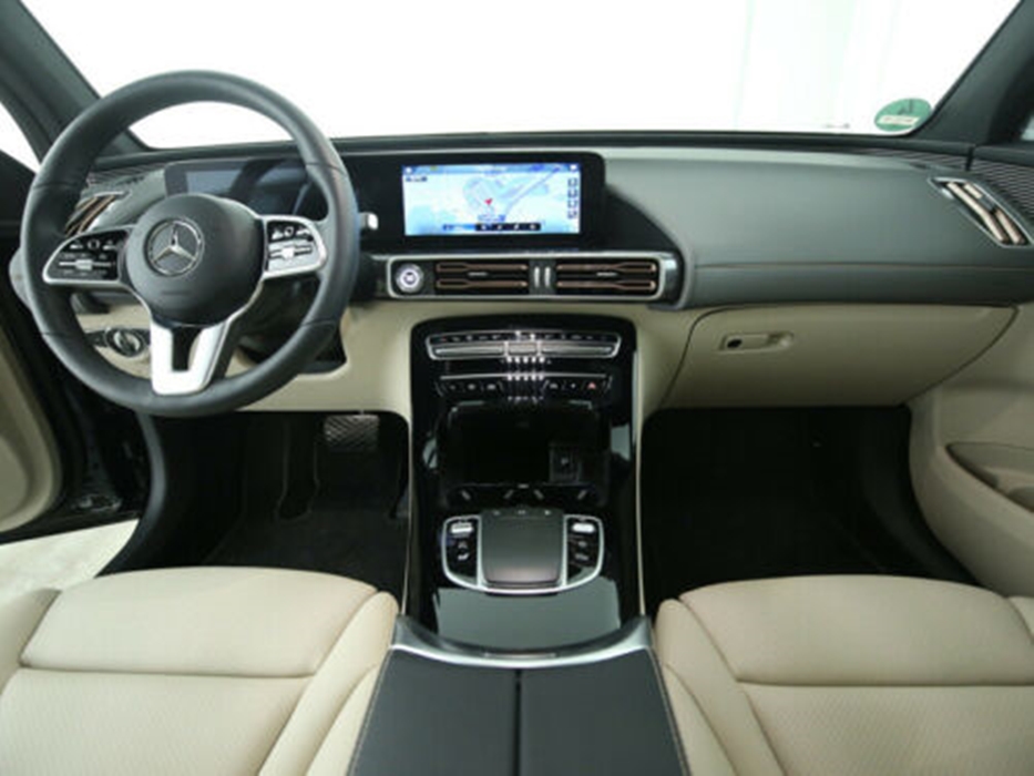 MERCEDES EQC 400 4MATIC AMG | luxusní elektrické SUV | předváděcí auto skladem | ihned k předání | nákup online